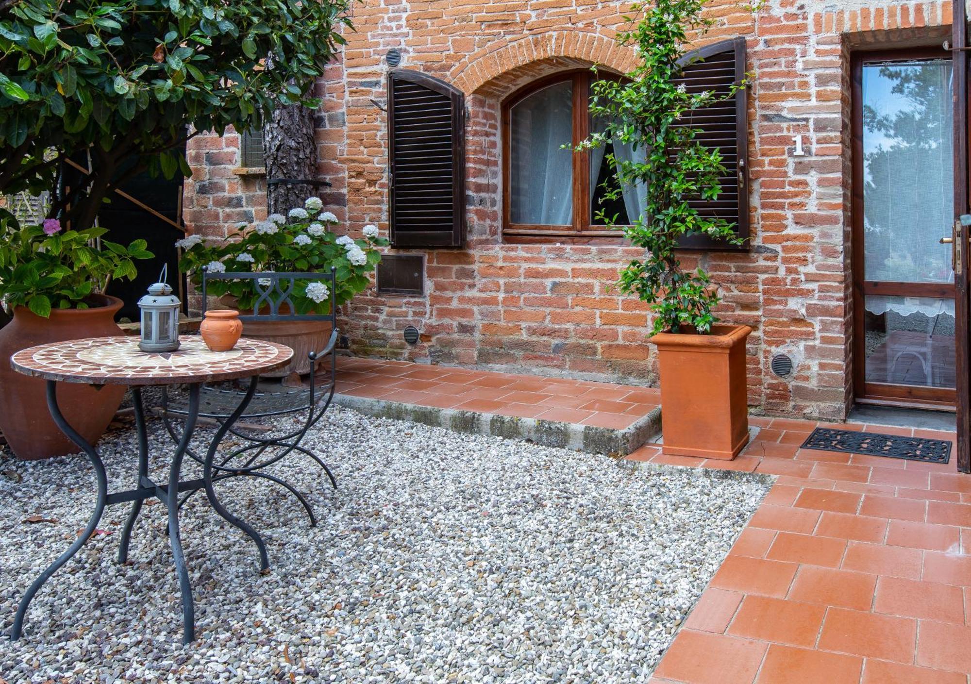 Agriturismo Palazzo Val Del Sasso Villastrada  Exterior foto